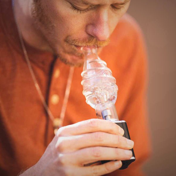 Apollo vaporizer with 14mm and 18mm water pipe adapter