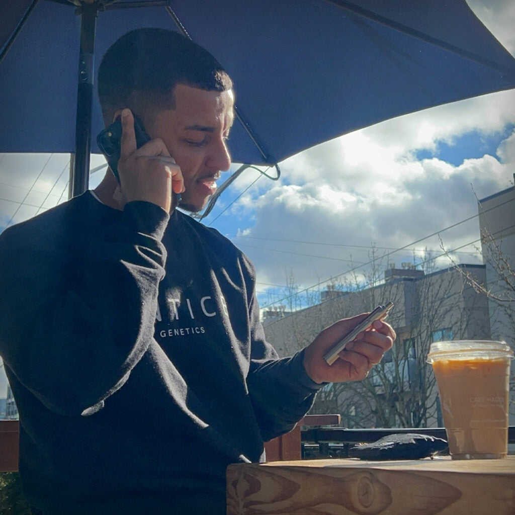 Cipher NOVA V3 electric smoking pipe being used at a coffee shop