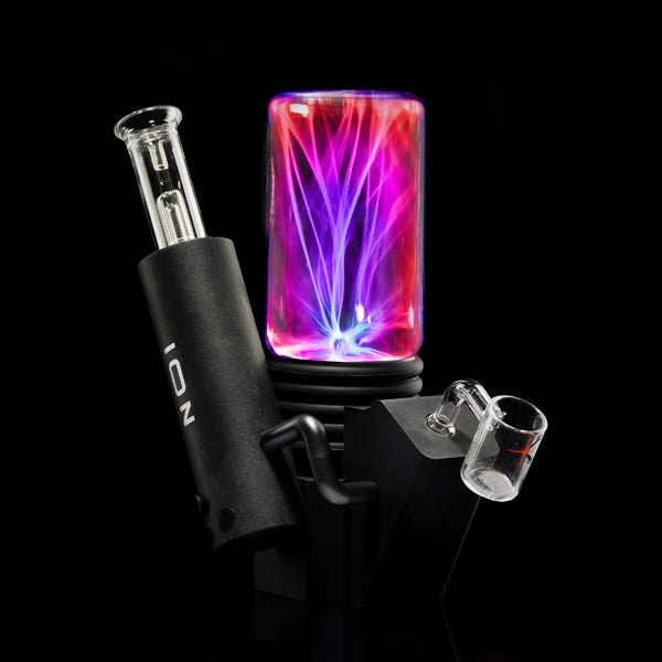 Compact all in one dab rig by Flux Smoke