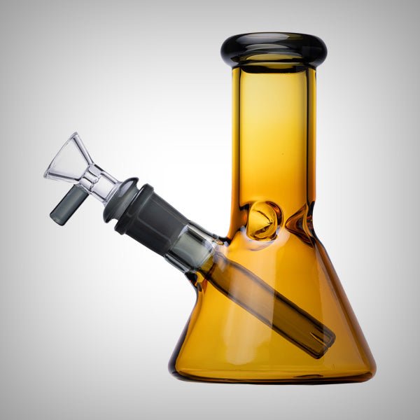 Compact beaker water pipe with stable beaker base