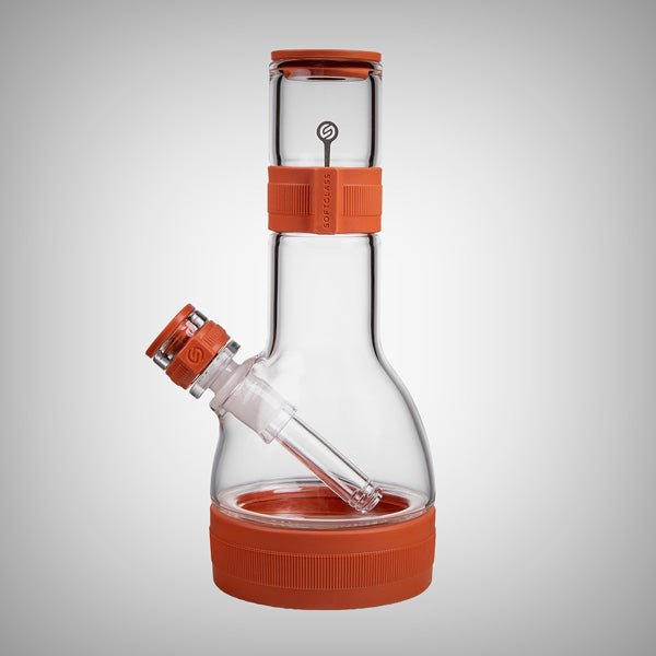 Compact glass water pipe with silicone foot and storage features