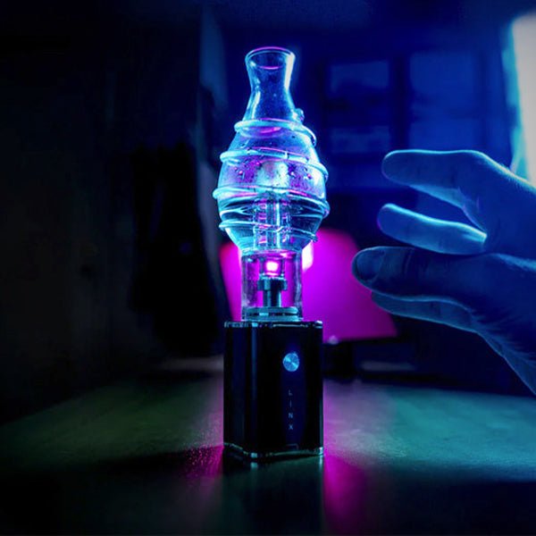 Linx Apollo vaporizer with glass bubbler attachment