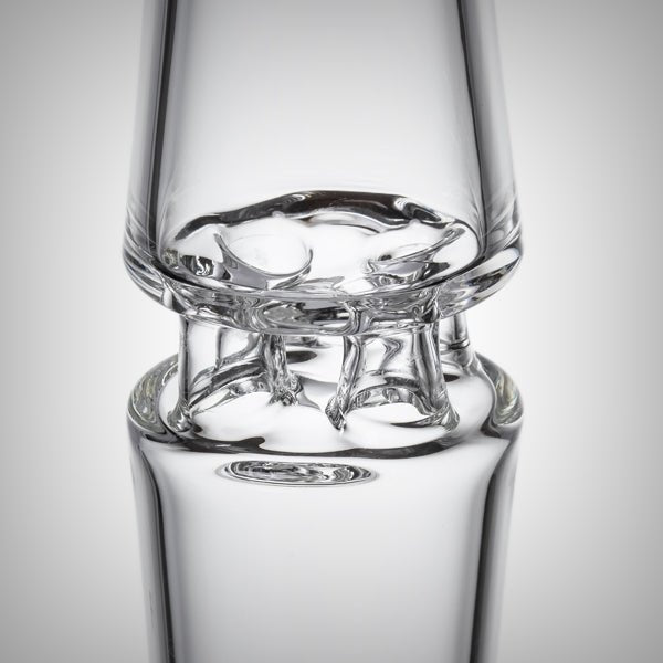 MJ Arsenal Spire close-up of flared borosilicate glass mouthpiece