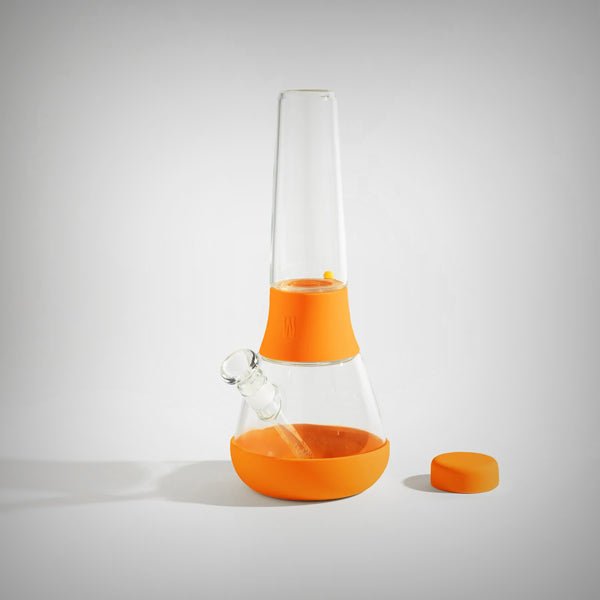 Weday Bong with beaker-style base and silicone protective covers