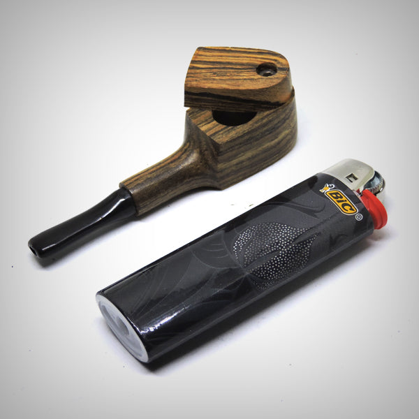 Compact Bacote wood smoking pipe with protective lid